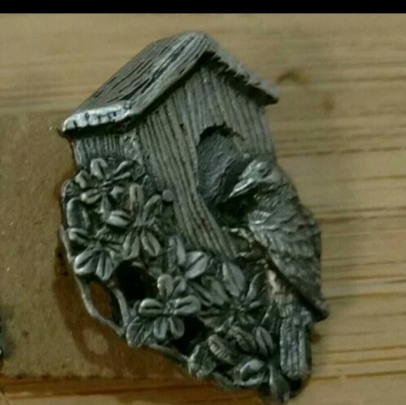 Vintage Birds &Bloom Birdhouse Pewter Pin Holiday Gift Collectible Easter Spring - Picture 4 of 4